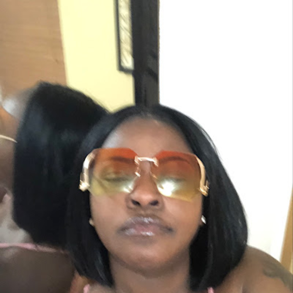 Meet your Posher, Elaine